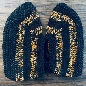 D2 Handmade Knit Black and Orange Home Socks Size 5-9